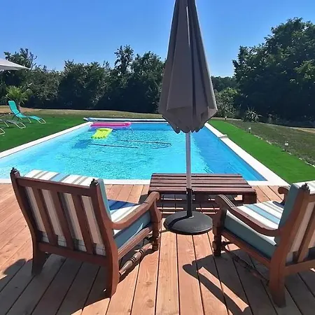 Domaine De Gaïa, Piscine, Pétanque, Ping-pong, Proche Saint Emilion *