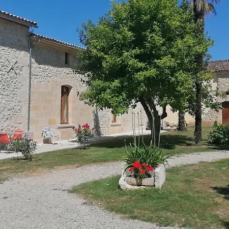 Holiday home Domaine De Gaia, Piscine, Petanque, Ping-pong, Proche Saint Emilion *